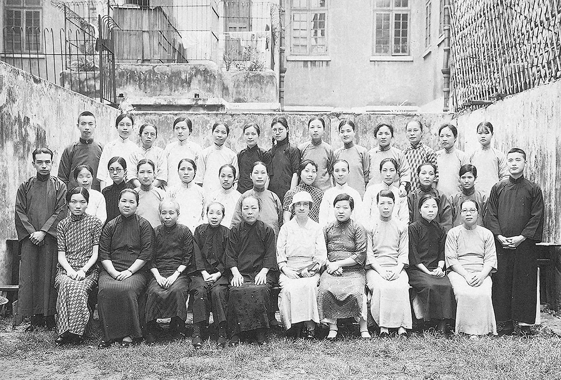 在鴨寮街聚會的肢體合照